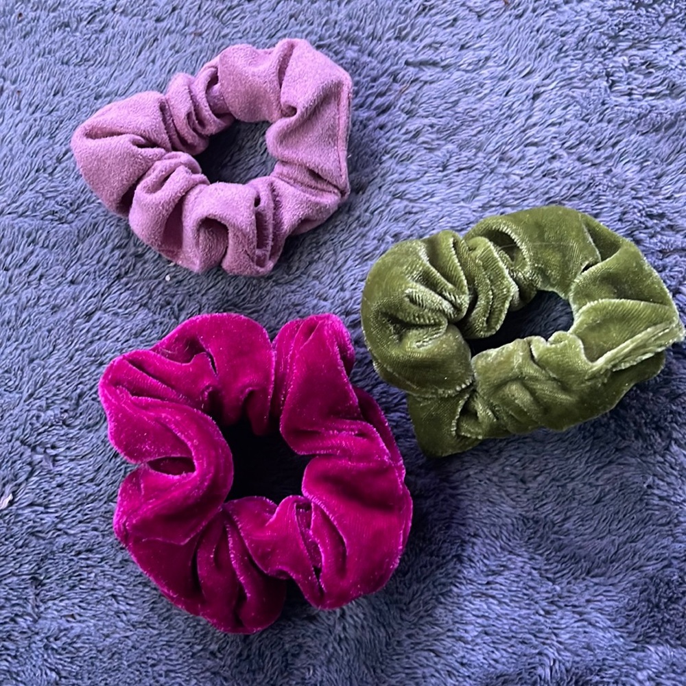 3 scrunchies